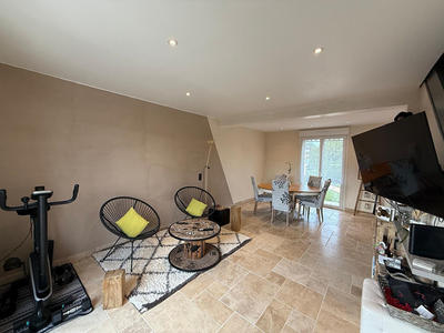 Maison - 1 294 m² - 5 pièces