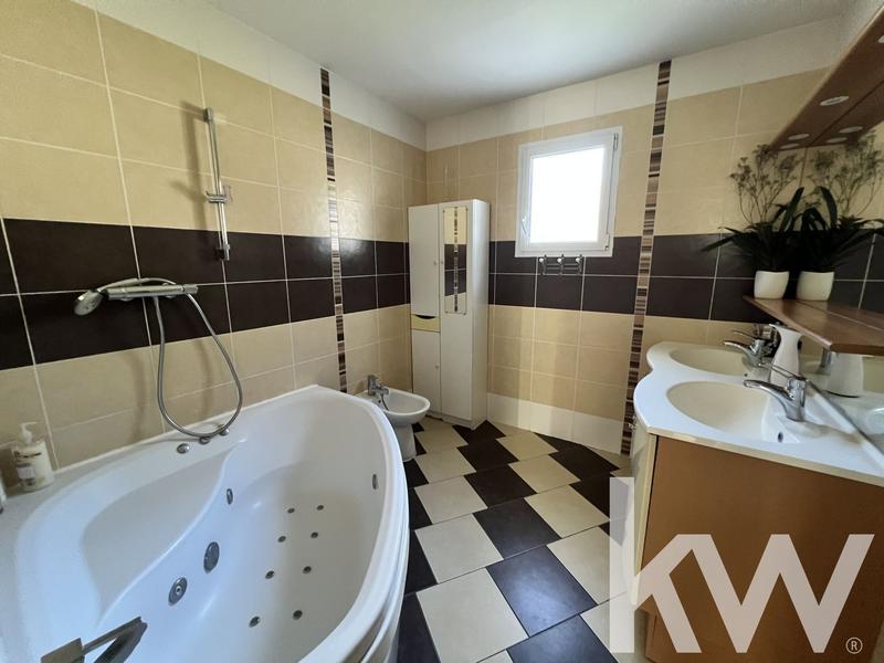 Maison - 174 m² - 8 pièces