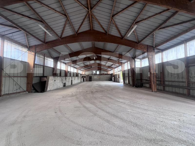 Local d'activités - 670 m² - 3 pièces