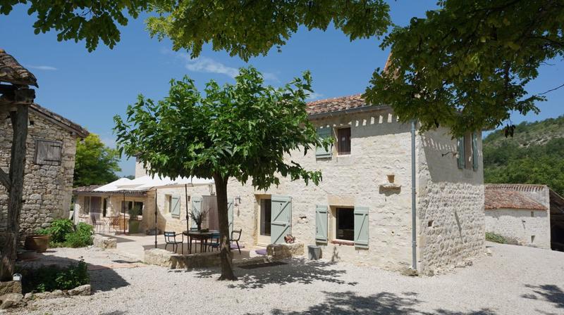 Propriété - 319 m² - 9 pièces