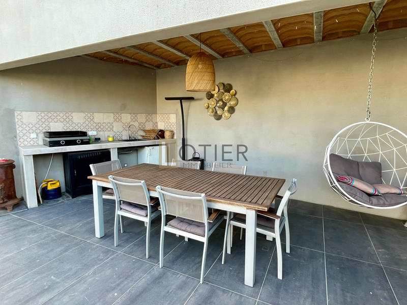 Maison - 240 m² - 5 pièces