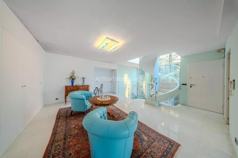 Maison - 379 m² - 8 pièces