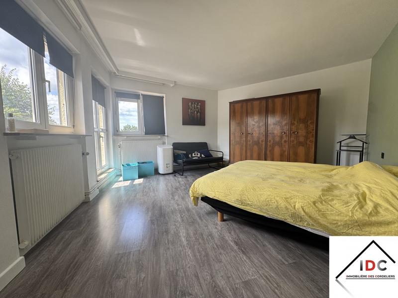 Maison - 418 m² - 10 pièces