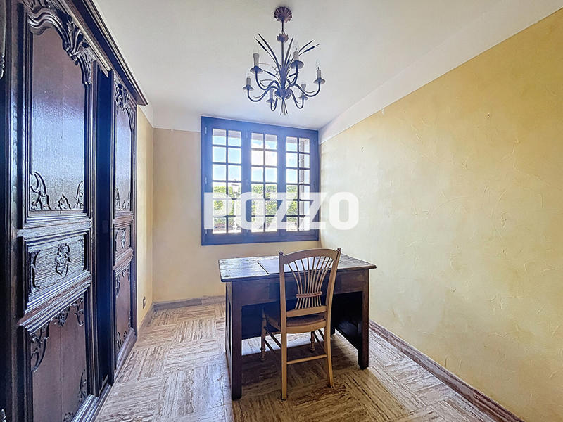 Maison - 218 m² - 8 pièces