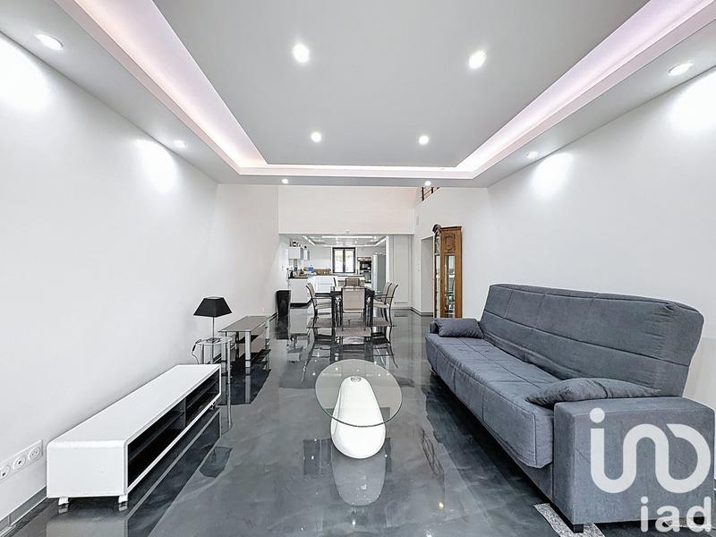 Maison - 250 m² - 10 pièces