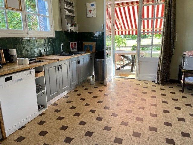 Maison traditionnelle - 275 m² - 8 pièces