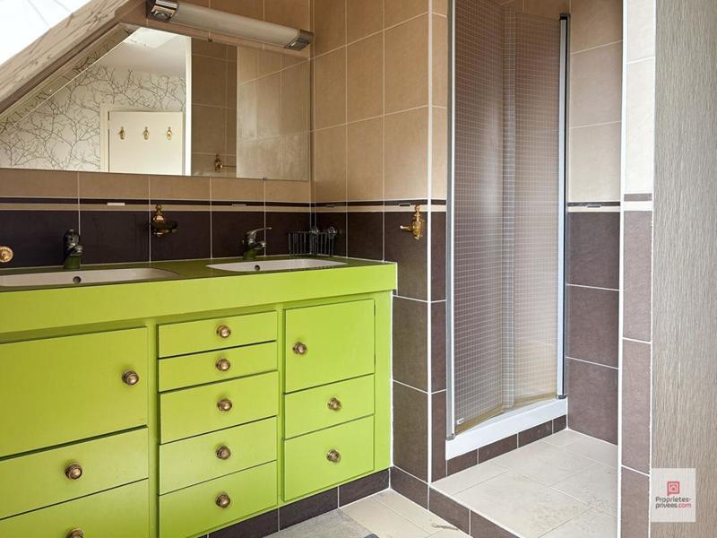 Maison - 213 m² - 8 pièces