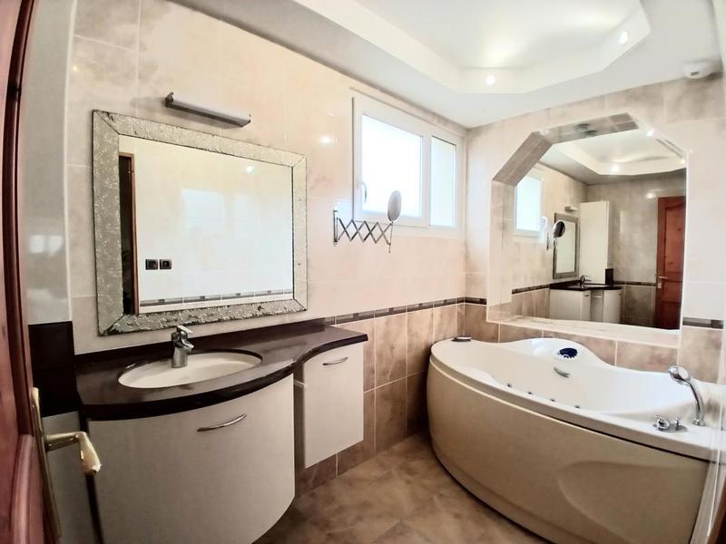 Maison - 153 m² - 6 pièces