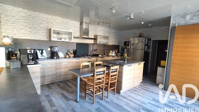 Maison - 256 m² - 9 pièces