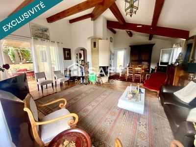 Maison - 223 m² - 8 pièces