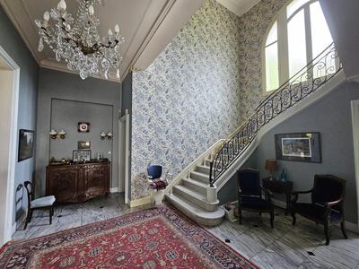 Maison - 338 m² - 8 pièces