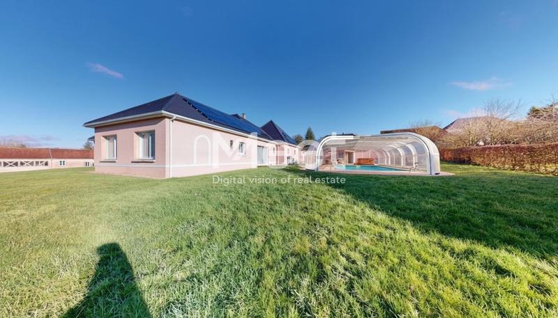 Maison - 300 m² - 8 pièces