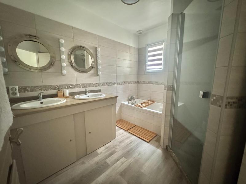 Maison - 249 m² - 11 pièces