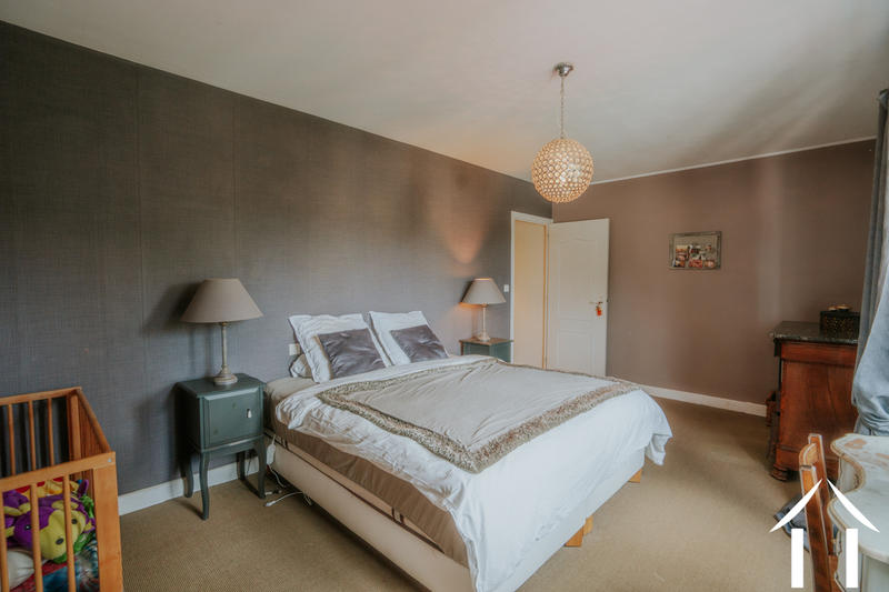 Maison - 248 m² - 8 pièces