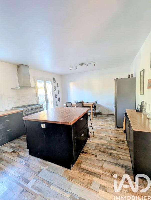 Maison - 219 m² - 9 pièces