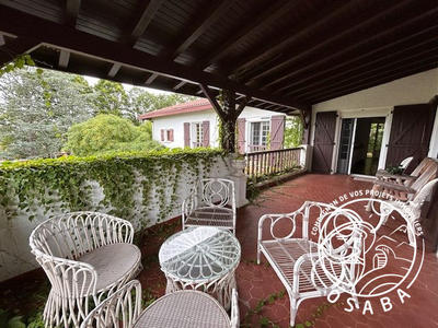 Maison - 311 m² - 8 pièces