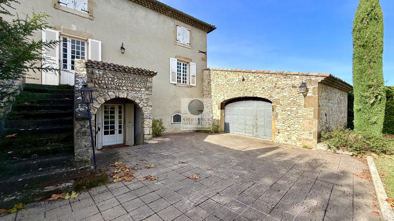 Maison - 217 m² - 7 pièces