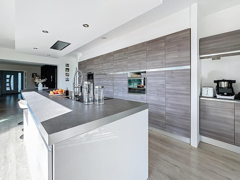 Maison - 222 m² - 6 pièces