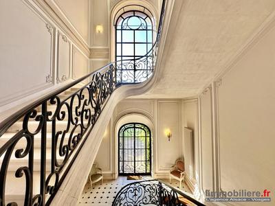 Appartement - 321 m² - 8 pièces