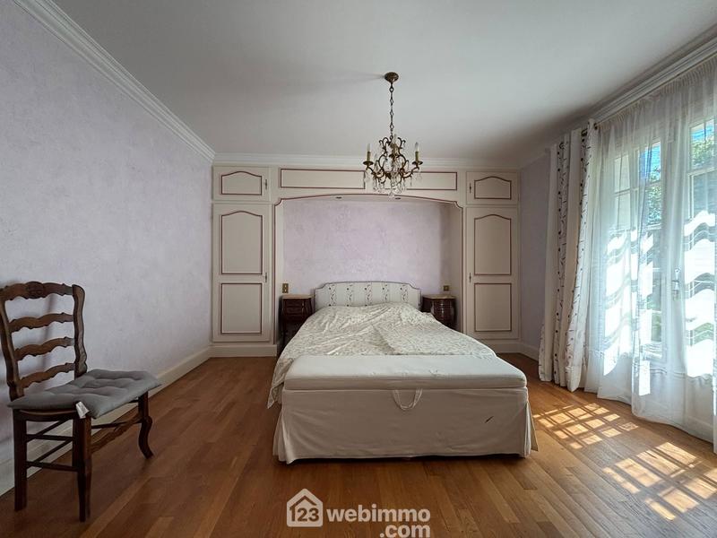 Maison - 181 m² - 7 pièces