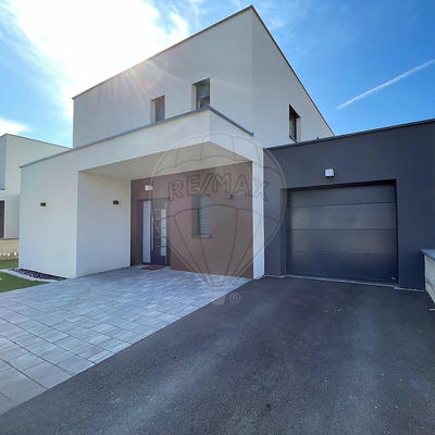 Maison - 147 m² - 6 pièces