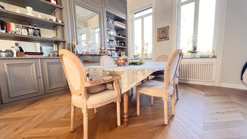 Maison - 285 m² - 8 pièces