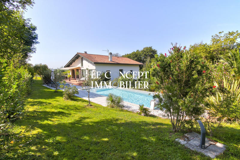 Villa - 215 m² - 8 pièces