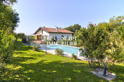 Villa - 215 m² - 8 pièces