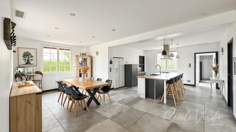 Maison - 160 m² - 8 pièces