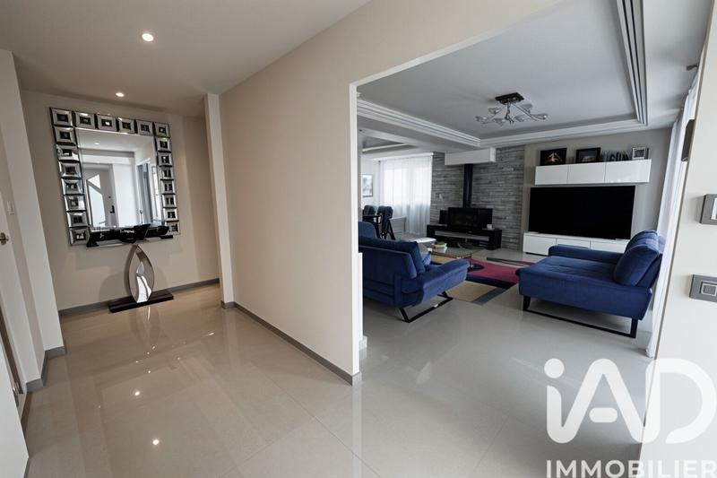 Maison - 202 m² - 8 pièces