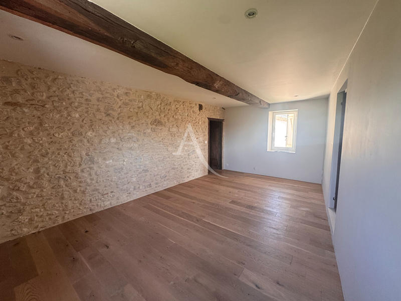 Maison - 323 m² - 5 pièces