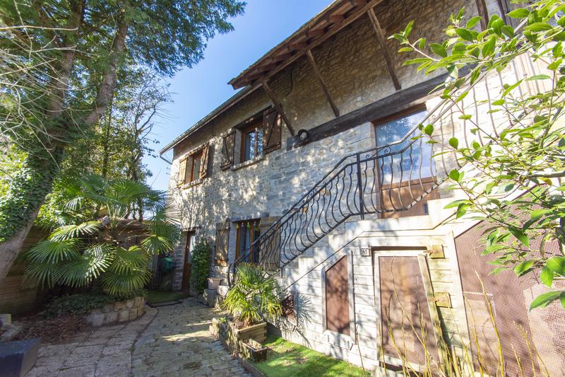 Villa - 373 m² - 10 pièces
