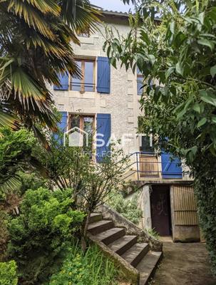 Maison - 263 m² - 9 pièces