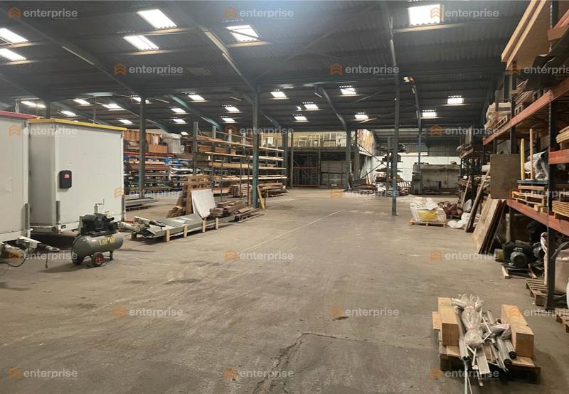 Entrepôt - 1 814 m²