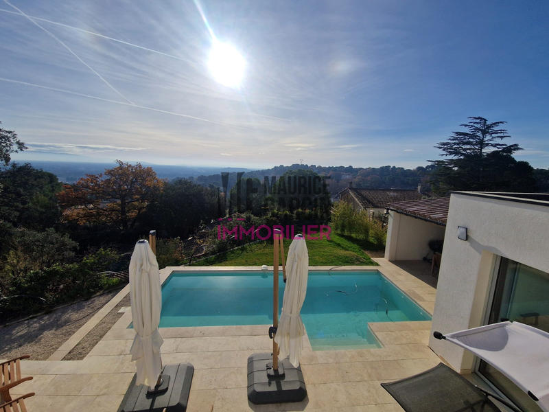 Maison - 298 m² - 9 pièces