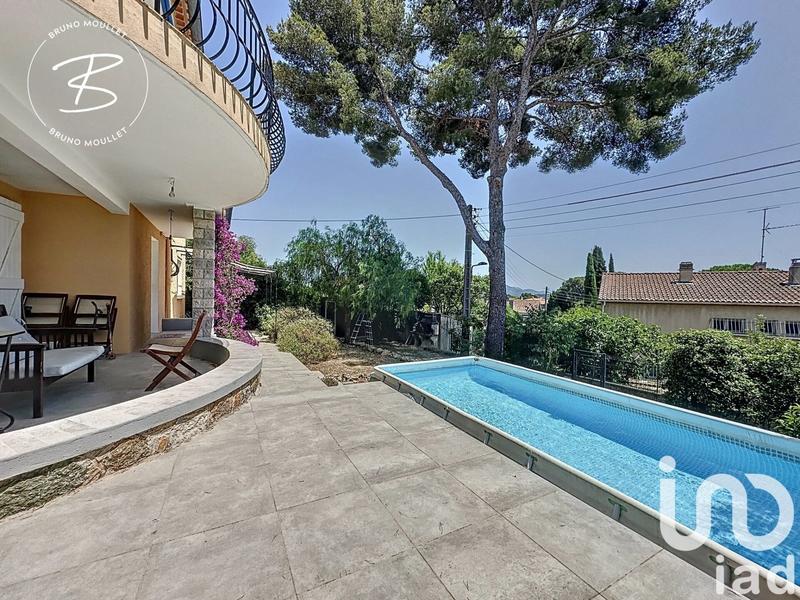 Maison - 180 m² - 9 pièces