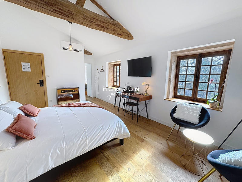 Maison ancienne - 305 m² - 12 pièces