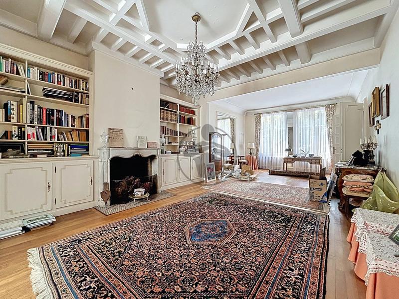 Maison - 276 m² - 9 pièces