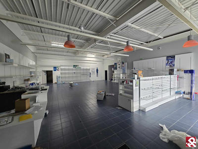 Local commercial - 521 m² - 2 pièces