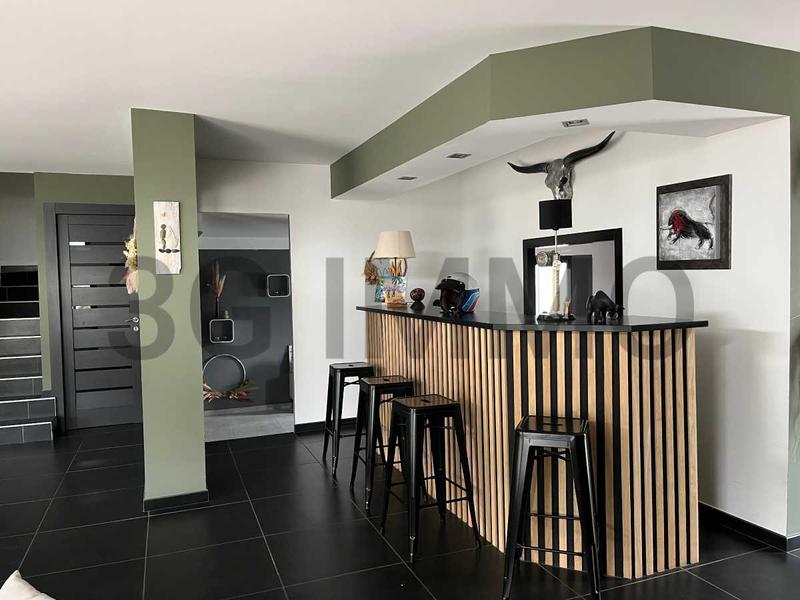 Maison - 210 m² - 7 pièces