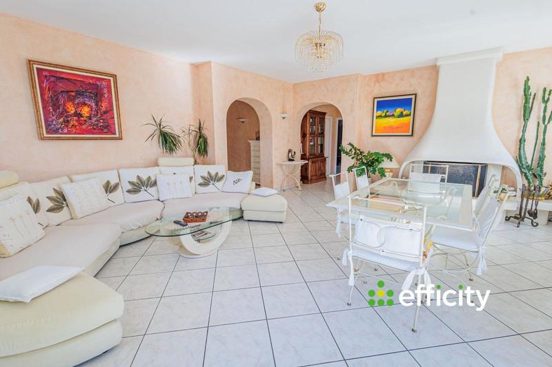 Maison - 232 m² - 8 pièces