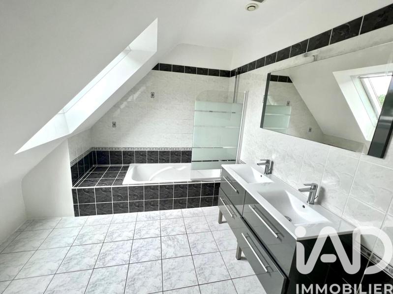 Maison - 136 m² - 6 pièces