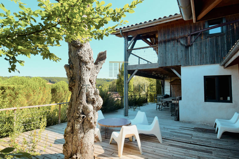 Maison - 330 m² - 13 pièces