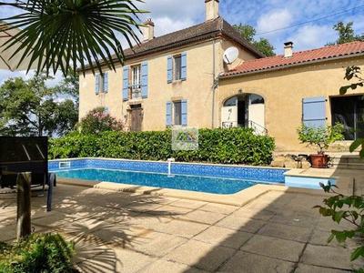 Maison - 283 m² - 8 pièces