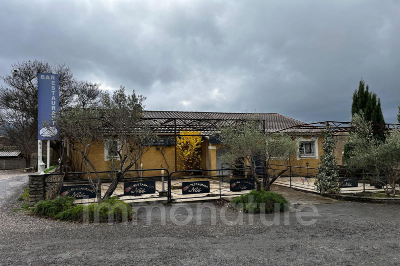 Local commercial - 227 m²