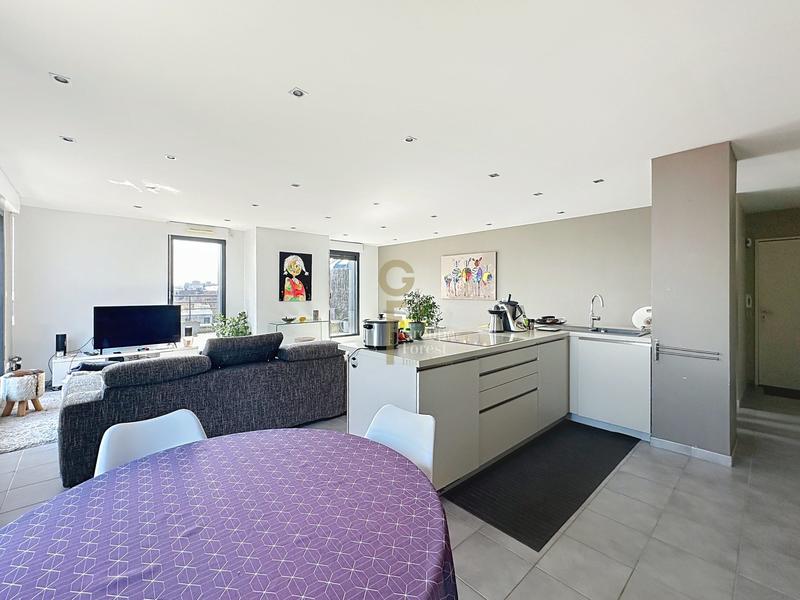 Appartement - 90 m² - 3 pièces