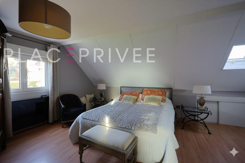 Maison - 295 m² - 7 pièces