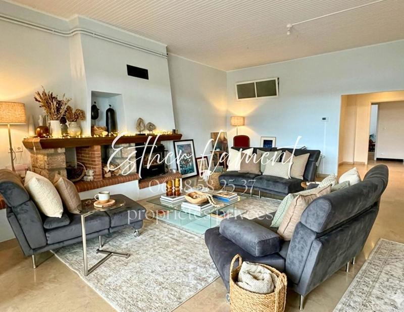 Propriété - 351 m² - 10 pièces