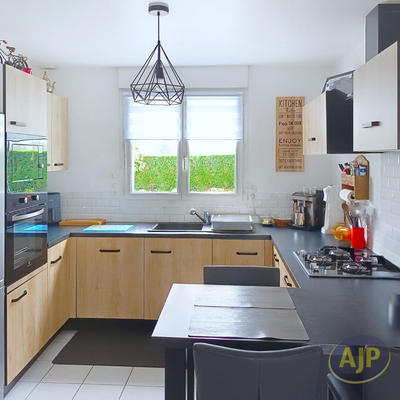 Maison - 110 m² - 6 pièces