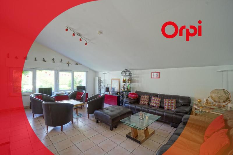 Maison - 220 m² - 6 pièces